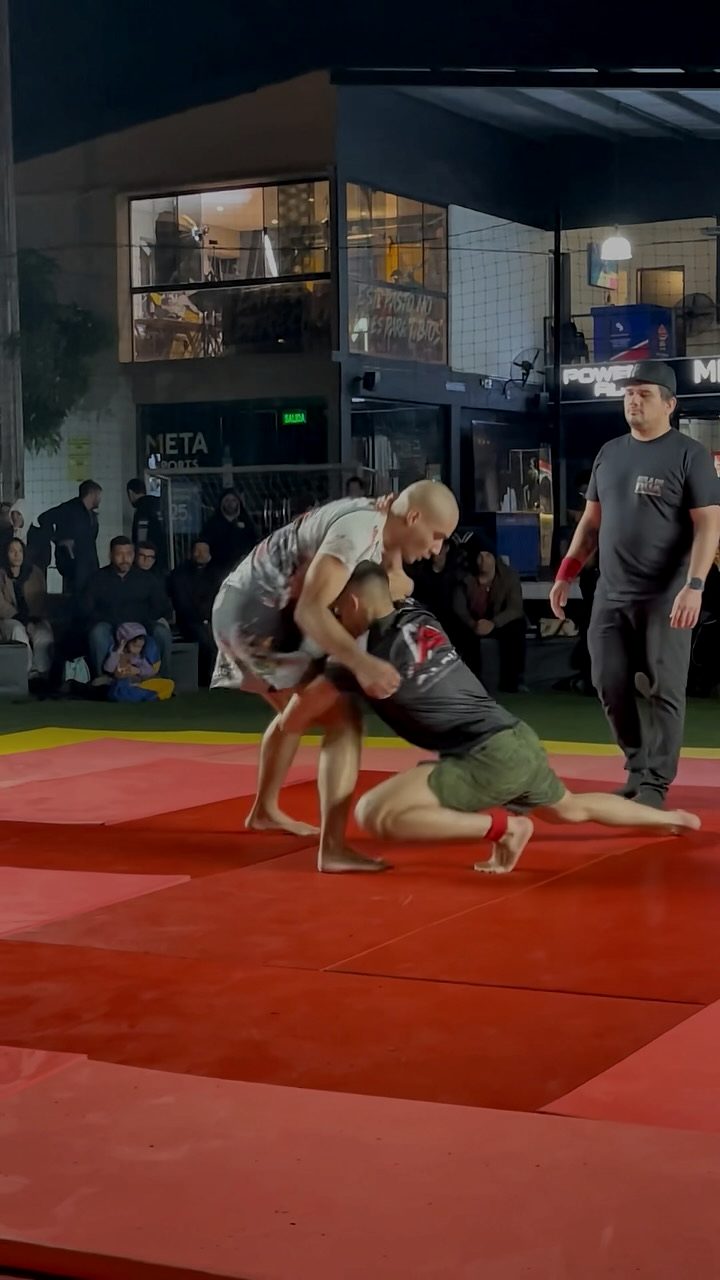 Combate en Cronos Academy